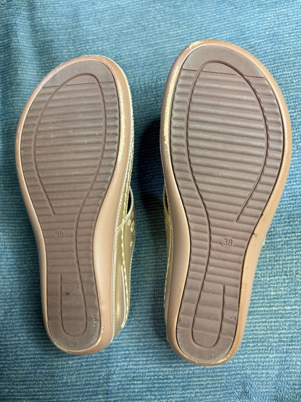 Women's Metallic Pearl Gold Embellished Thong Sandals - Picture 4 of 8